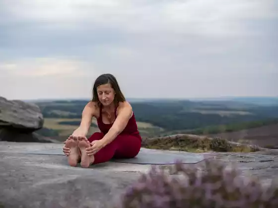 Onarıcı Şifa Yogası: Fiziksel Bedeni Sakinleştirmek (6 Haftalık Seri)