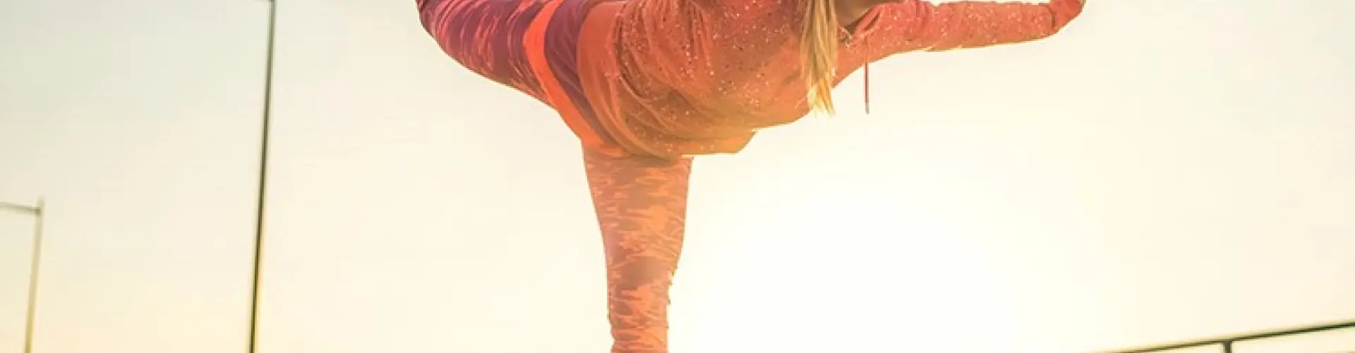 Vinyasa 流 - Online Class by Jess Anderson